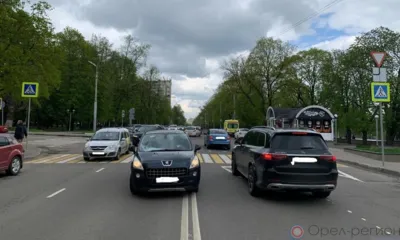 В Орле 58-летний мужчина оказался под колёсами Peugeot 3008