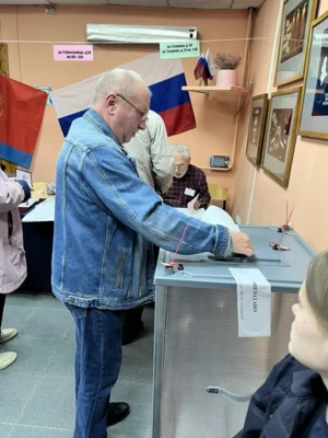 Фото 4. На избирательном участке № 97 города Орла с самого утра звучит музыка