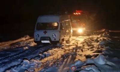 На выходных в снежном плену под Мценском оказались две скорые