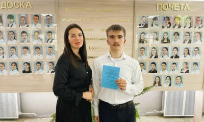 Фото 2. В Хомутовской школе появилась обновленная Доска почета