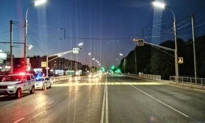 В Орле мотоциклист на пешеходном переходе сбил женщину