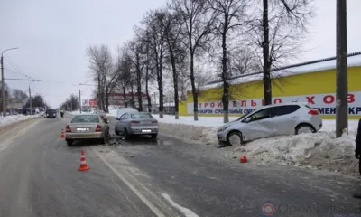В Орле столкнулись три автомобиля