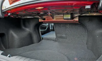 49-летняя орловчанка пролезла через багажник в салон автомобиля ради 31 тысячи рублей