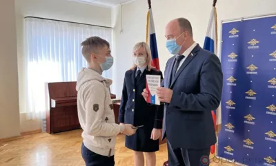 В Управлении по вопросам миграции УМВД России по Орловской области вручили паспорт гражданина РФ подростку из ДНР