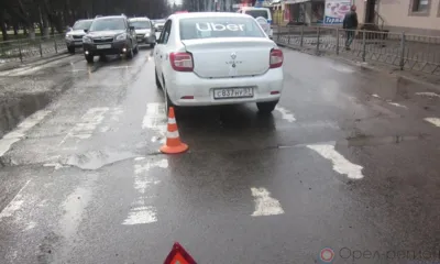 В Орле Renault Logan на пешеходном переходе сбил женщину