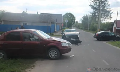 В Дмитровске Volkswagen и Renault не поделили дорогу