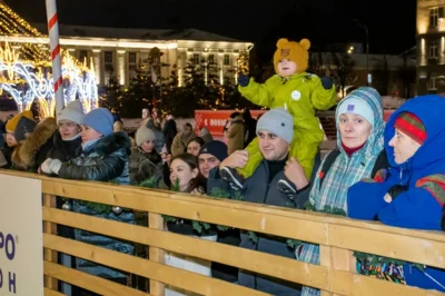 Фото 1. В центре Орла открылся каток