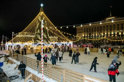 Фото 6. В центре Орла открылся каток