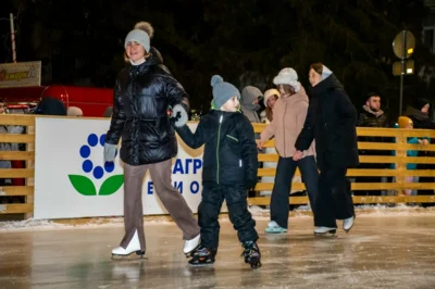 Фото 7. В центре Орла открылся каток