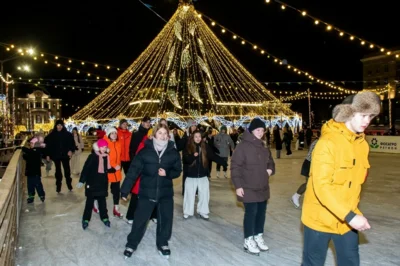 Фото 12. В центре Орла открылся каток