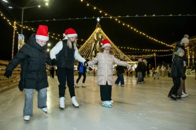 Фото 15. В центре Орла открылся каток