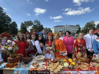 Фото 4. Ливенские школьники представили свой урожай на фестивале «Яблочко»