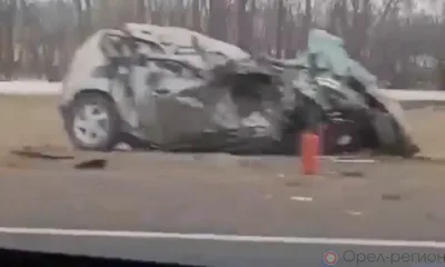 На орловской трассе столкнулись большегруз и Renault Duster