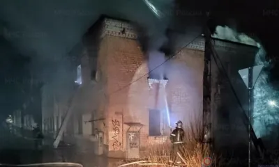 В Орле до утра тушили пожар в нежилом доме