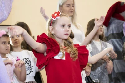 Фото 2. На губернаторской ёлке в Орле от души повеселились 600 мальчишек и девчонок