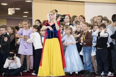 Фото 4. На губернаторской ёлке в Орле от души повеселились 600 мальчишек и девчонок