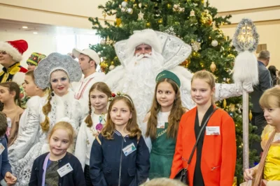 Фото 14. На губернаторской ёлке в Орле от души повеселились 600 мальчишек и девчонок