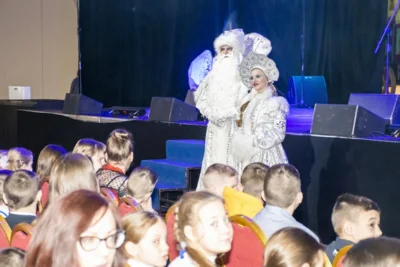 Фото 16. На губернаторской ёлке в Орле от души повеселились 600 мальчишек и девчонок