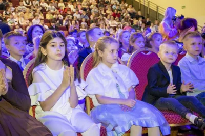 Фото 17. На губернаторской ёлке в Орле от души повеселились 600 мальчишек и девчонок