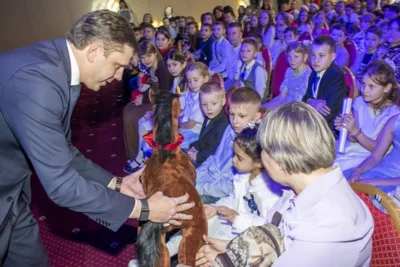 Фото 18. На губернаторской ёлке в Орле от души повеселились 600 мальчишек и девчонок