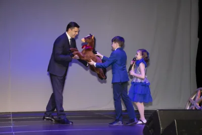 Фото 19. На губернаторской ёлке в Орле от души повеселились 600 мальчишек и девчонок