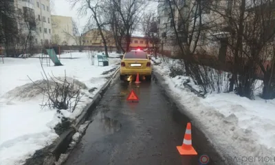 В Орле вышедшую погулять во двор пенсионерку сбил Volkswagen