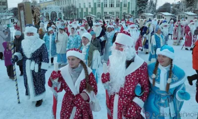 Больше 50 пар Дедов Морозов и весёлых Снегурочек прошли по главной улице Орла