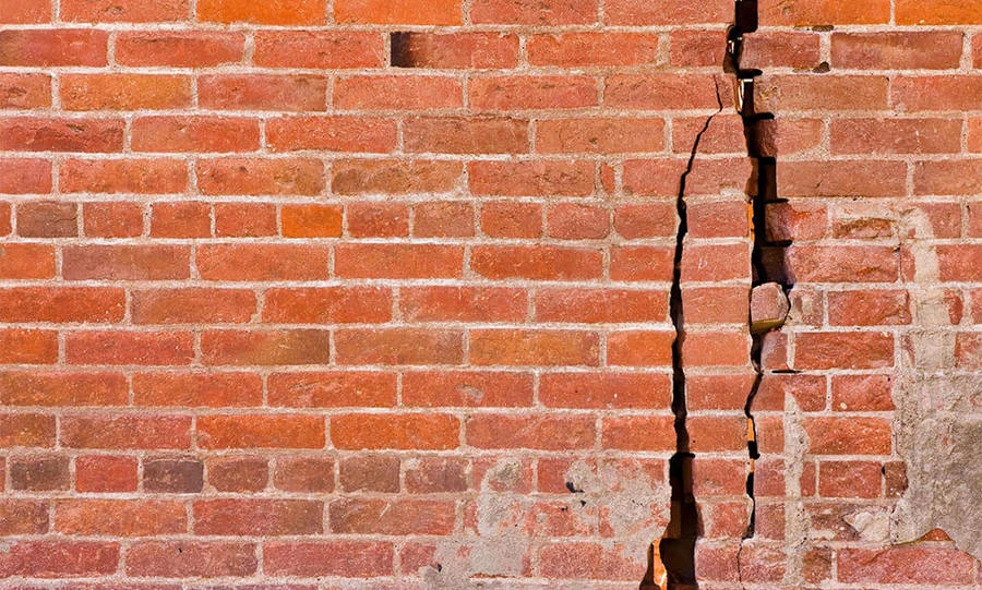 В центре Орла разрушается жилой многоквартирный дом