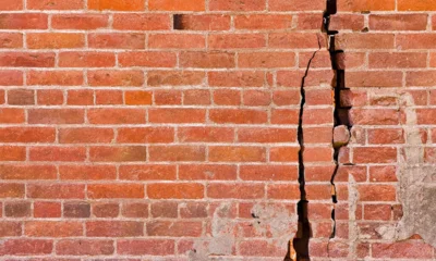 В центре Орла разрушается жилой многоквартирный дом