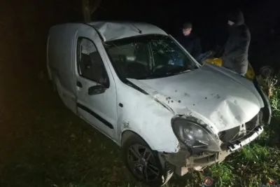 В Глазуновском районе Renault вылетело в кювет и перевернулось