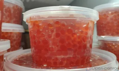 В Болхове торговали икрой горбуши без документов