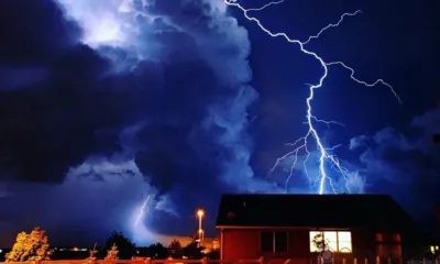 Из-за удара молнии в орловской глубинке загорелся дом