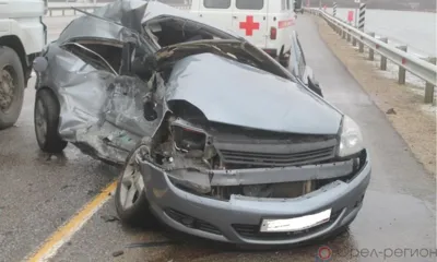 Водителя Opel Astra госпитализировали после столкновения с большегрузом на орловской трассе