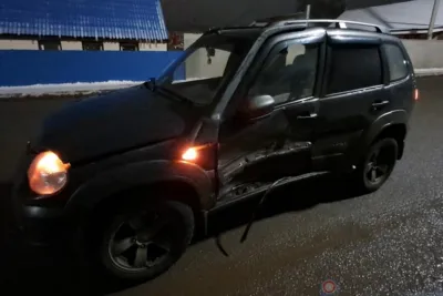 В Орле Volkswagen на перекрёстке протаранил Chevrolet Niva