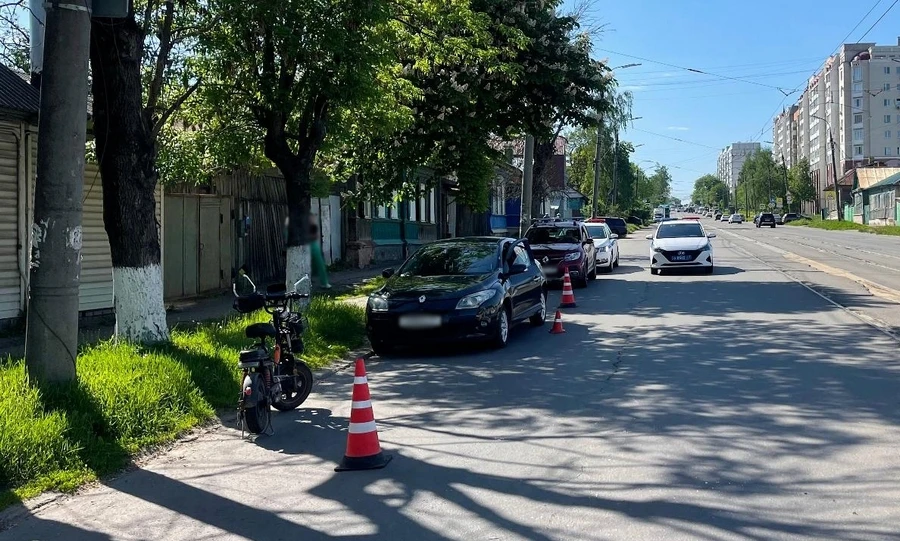 В Орле велосипедист врезался в открывающуюся дверь иномарки