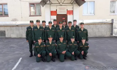 Уходят парни в армию служить