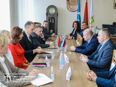 Фото 2. Представители орловского и брестского университетов подписали партнёрское соглашение