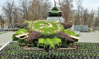 В Орле в сквере Танкистов установили Орден Отечественной войны