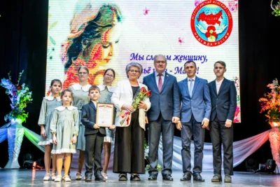 Фото 3. Матерей Орловщины чествовали в культурно-досуговом центре «Металлург»