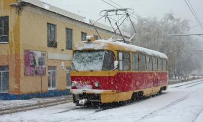 В Орле после снегопада восстанавливают движение трамваев