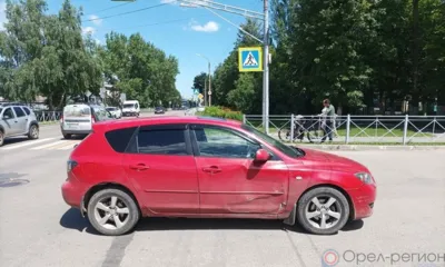 В Орле Mazda на перекрёстке сбила велосипедистку