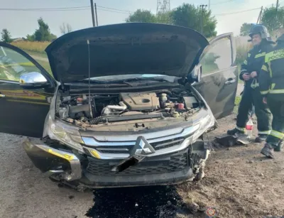 Под Орлом Mitsubishi Pajero вылетел в кювет и врезался в бетонный блок