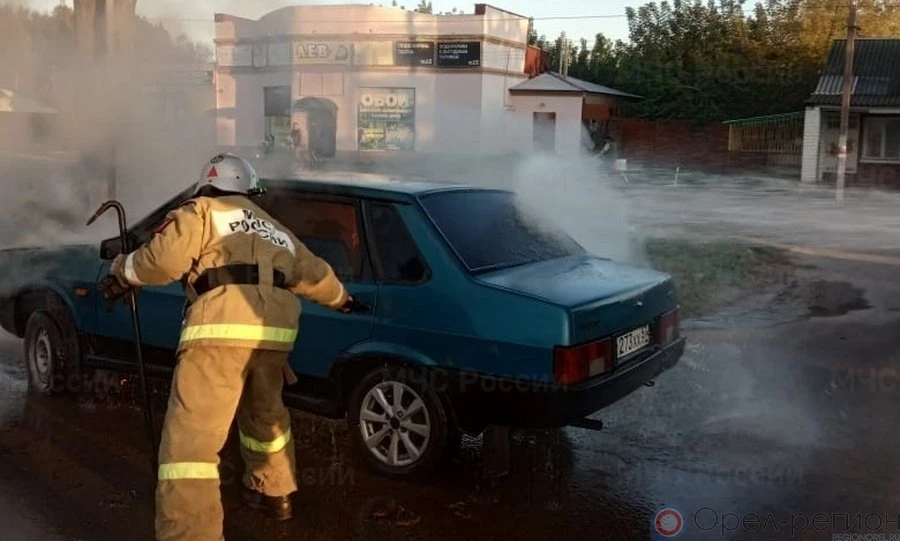 В Глазуновке сгорел ВАЗ