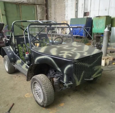Фото 1. Житель Урицкого района вместе со своей командой переделывает для фронта автомобили в багги
