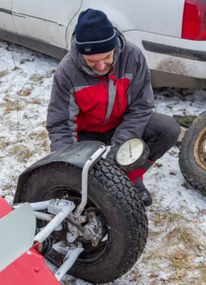 Фото 2. Житель Урицкого района вместе со своей командой переделывает для фронта автомобили в багги