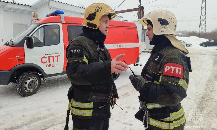 Орловские пожарные тушили условный пожар на нефтебазе
