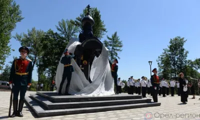 В парке Победы в Орле торжественно открыли пятиметровую мемориальную часовню
