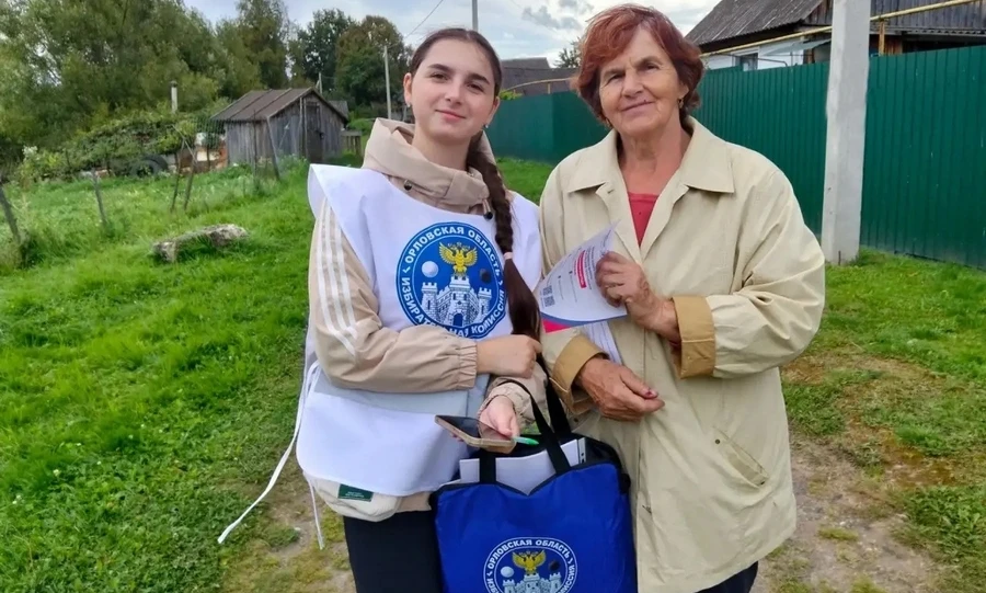 Члены участковых избирательных комиссий стучат в двери орловцев