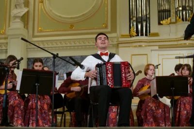 Фото 2. Ребёнок учится тому, что видит у себя в дому...