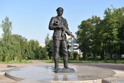 В Мценске продолжается благоустройство сквера Калинникова